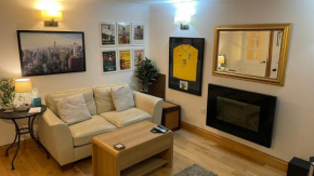 Beautiful 2 bedroom apartment with balcony in trendy West End - ideal for Hydro, Glasgow Uni, Ashton Lane & City Centre